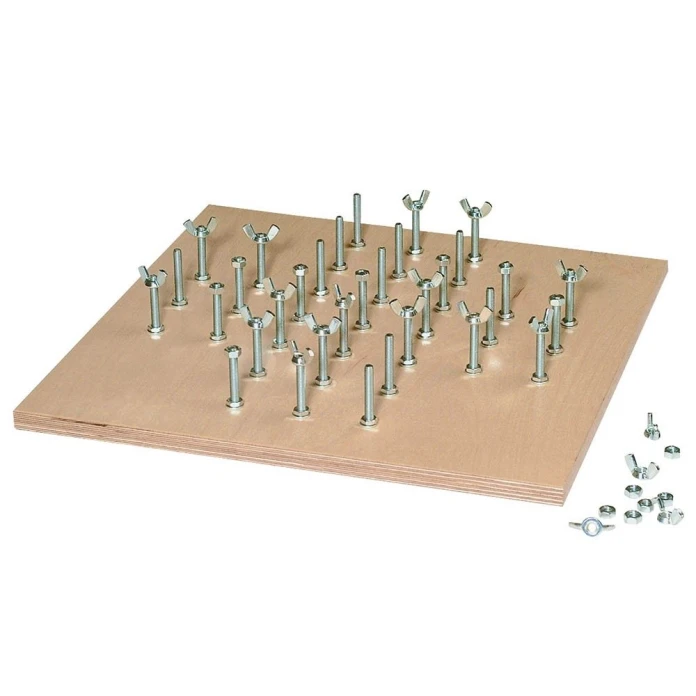Juego de solitario con tornillos