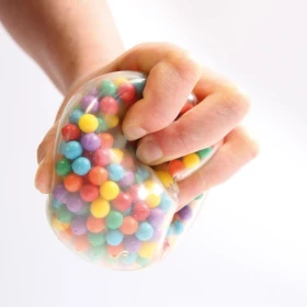 Fidget pelota con canicas multicolores