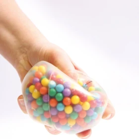 Fidget pelota con canicas multicolores
