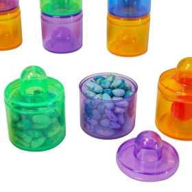 Pequeños tarros translúcidos