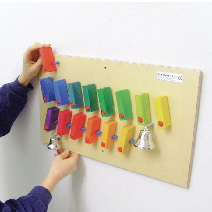 Juego de pared de dominó con campanas