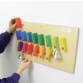 Juego de pared de dominó con campanas
