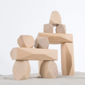 Piedras de construcción de madera