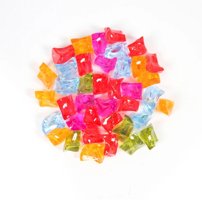 Joyas de colores translúcidas