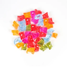 Joyas de colores translúcidas