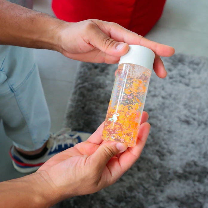 Botella sensorial flamencos naranjas