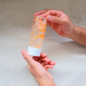 Botella sensorial flamencos naranjas