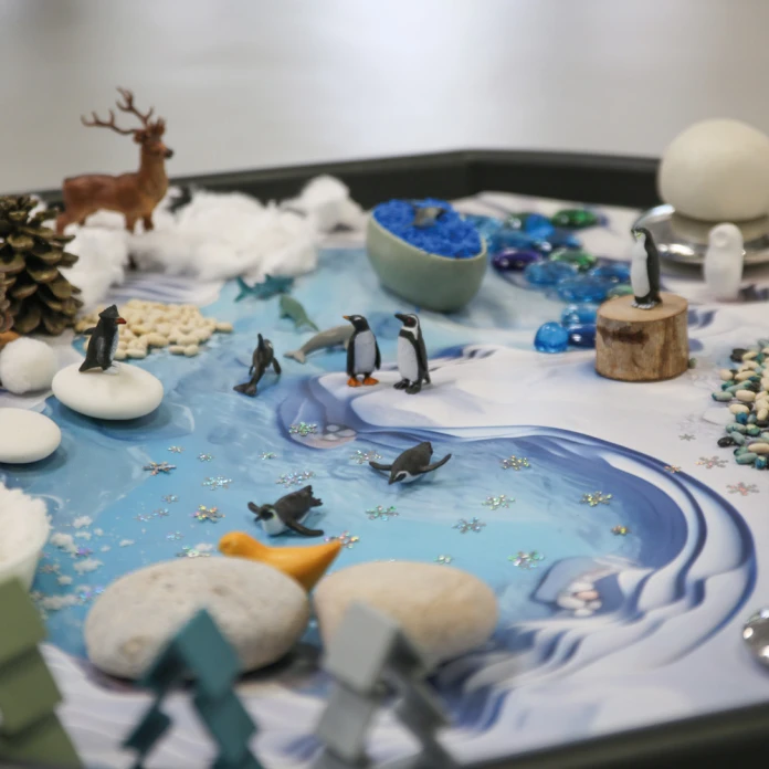Decoración mundo invernal para bandeja de exploración