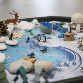 Decoración mundo invernal para bandeja de exploración