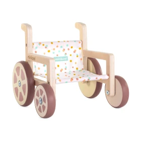 Silla de ruedas para muñeca inclusiva