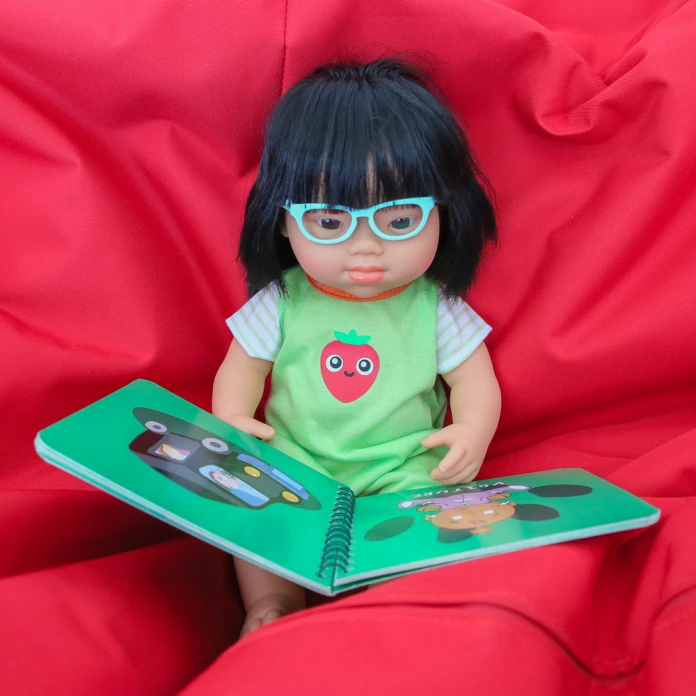 Pijama verde para muñeco inclusivo