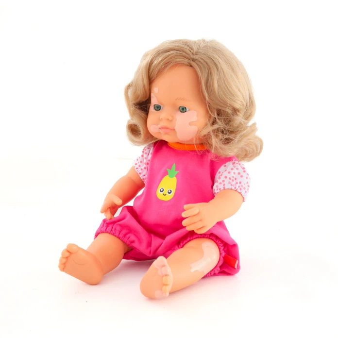 Pijama rosa para muñeca inclusiva