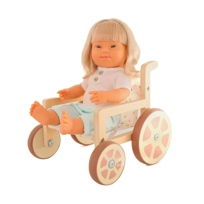 Silla de ruedas para muñeca inclusiva