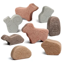 Piedras decoradas sotobosque