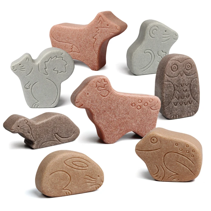 Piedras decoradas sotobosque