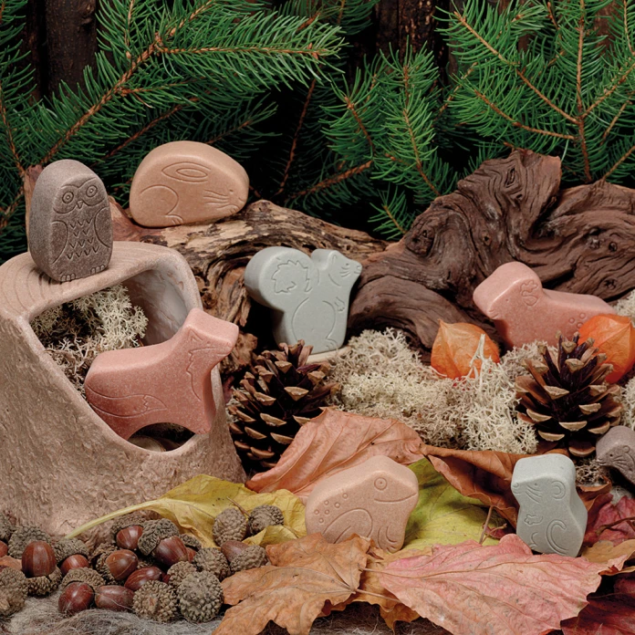 Piedras decoradas sotobosque