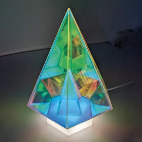 Lámpara prismática 3D – Pirámide