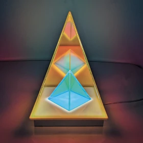 Lámpara prismática 3D – Pirámide