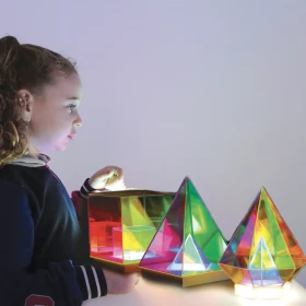 Lámpara prismática 3D – Pirámide