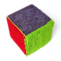 Cubo gigante con texturas