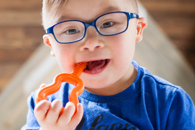 Mi hijo necesita mascar: ¿qué soluciones poner en práctica?