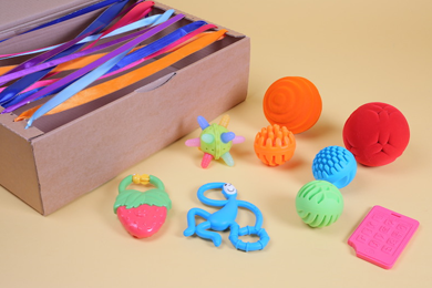 Caja de cintas: explorar y atrapar con las manos